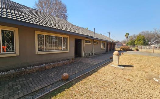 3 Bedroom House for sale in Risiville