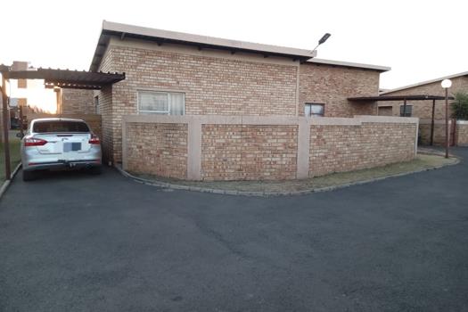 1 Bedroom Townhouse for sale in Bonanne