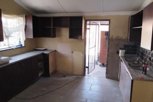 House TO LET in Eersterust with ongoing renovations. This fully tiled property features a large kitchen with new kitchen cupboards and ...