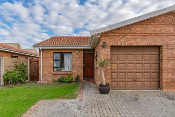 EXCLUSIVE SOLE MANDATE - Located in the heart of Heritage Park, Somerset West, this face-brick townhouse with aluminium windows ...