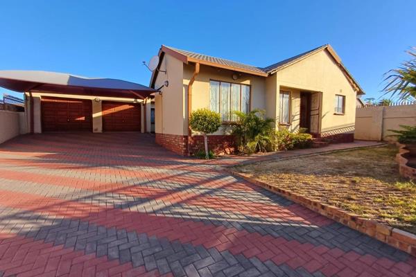 Location: Morula View
Selling price: R888 000 
Erf: 433 sqm
Floor: 70 sqm
3 bedrooms ...