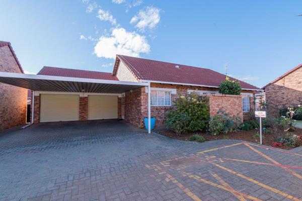 This spacious 3 bedroom townhouse is located in the sought after Striata Retirement Village. 

•	3 x Bedrooms; 2 are north facing ...