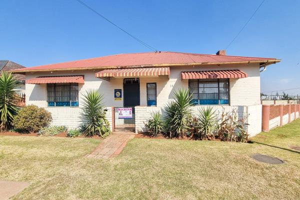 Set on a spacious stand with easy access to schools, this traditional property is ideal for raising a family.
Good size home consists ...