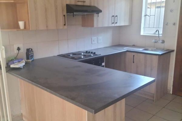 Don&#39;t miss out on this  Stunning 2 bedroom townhouse  for sale in  Centurion Thatchview. 

This townhouse offers:
- 2 Bedrooms ...