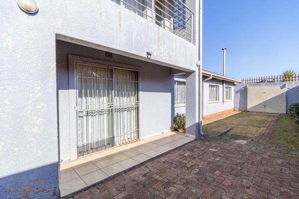 Luxurious 5-Bedroom Property with Independent Flatlet for Sale

Main House:

4 Bedrooms ...