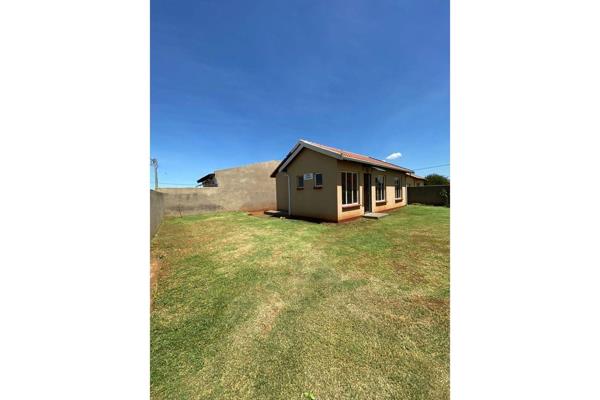 Welcome to this spacious 3 bedroom 1 bathroom home to rent in Mapleton &#160;(near Phumula). Enjoy the open plan lounge and kitchen ...