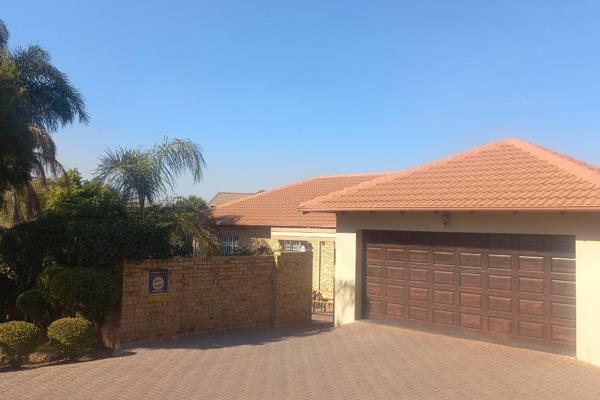 4 Bedroom house for sale in Thatch field Close estate (Backup Power included)

Main ...