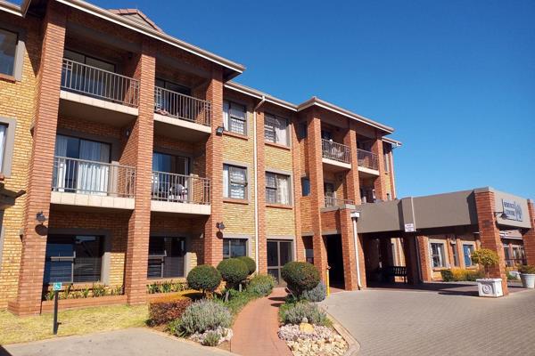 Country life retirement village.

This beautiful 1 bedroom apartment offers the following:
1 bedroom with build in cupboards
1 bathroom ...