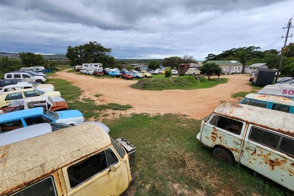 **This is not a property for sale** Located on a very busy road in Hartenbos is this unique Car Workshop and Kiosk.
The business ...