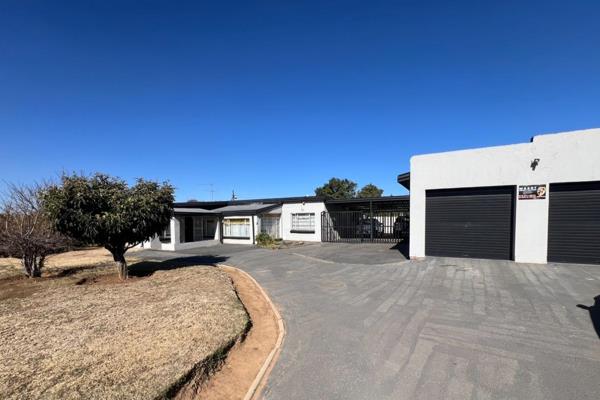 This family home is set on a generous 992 square meter stand.

The house features three bedrooms, a full bathroom with both a bath ...