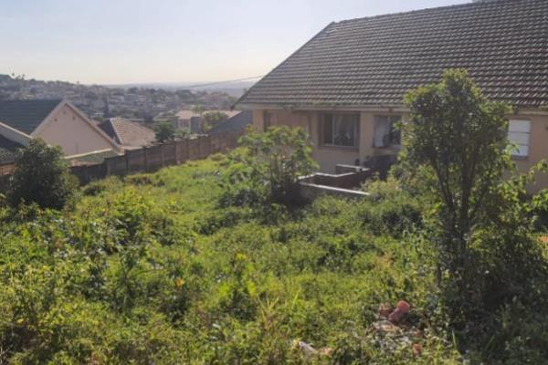 Calling all developers !!!!

This 1144m2 Bluff property, ideal for redevelopment, comes with approved plans for a modern residential development.

**Proposed Development:** 

**Structure:** One block with three ...