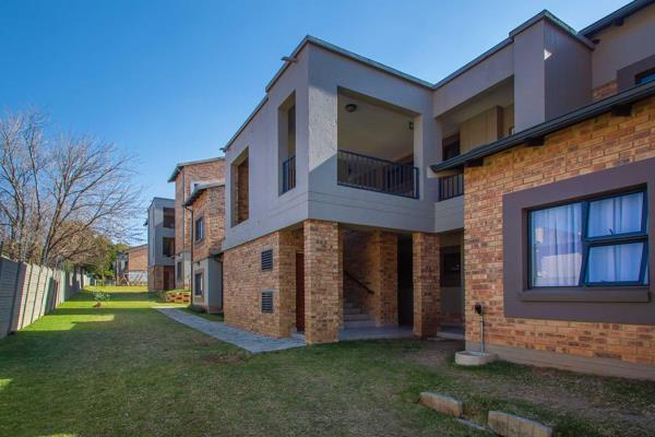 FOR SALE 3 Bedroom Townhouse For Sale in White Ridge

Ground floor unit in a modern ...