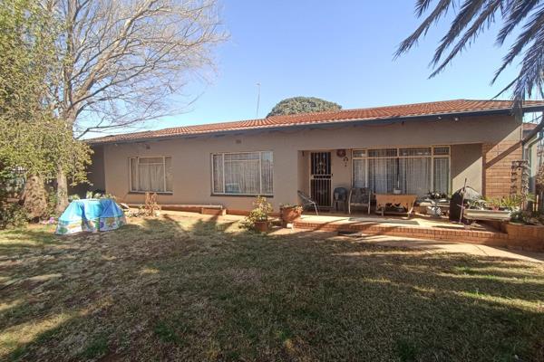 Come and view this three-bedroom home with a Flat situated in Heidelberg.
Note: the home has prepaid electricity.

The home features ...