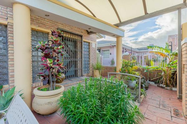 Architecturally Designed Family Home
Main House: This spacious residence boasts generous living areas and a fully equipped solid oak ...