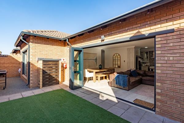 Welcome to a gorgeous, modern home that ticks all the boxes for a secure, comfortable and peaceful lifestyle.

This modern home has ...