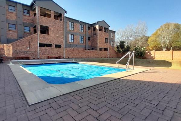 2 Bedroom, 2 bathrom apartment in secure complex.
Communal Pool
Covered carport
Access Gate
Balcony
Built-in Cupboards
Built-in-Braai
1 ...