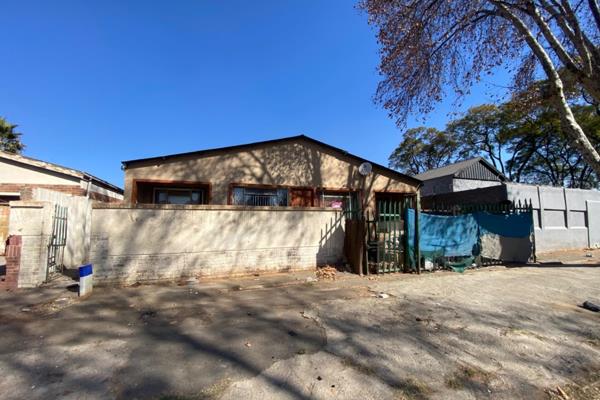 Are you looking for distressed property?

Be Quick !

Calling out all potential buyers and investors!!

This perfect gem is ...