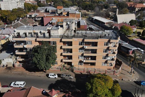 CORPORATE DISPOSAL - HIGH INCOME GENERATING BLOCK 

This stunning block in the heart of Yeoville is comprised of 30 residential units ...