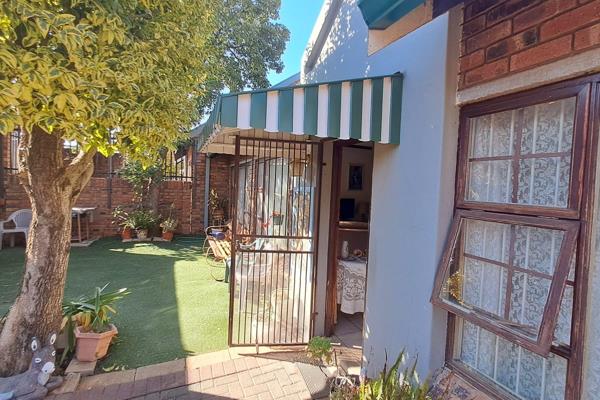 SPACIOUS, 2 BEDROOM TOWHNOUSE IN SECURITY COMPLEX IN THE UPPER PARTS OF UNIVERSITAS, BLOEMFONTEIN

You have met your match! Step ...