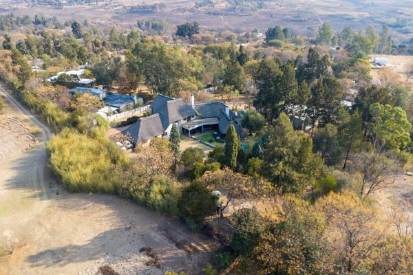 Situated in the guarded enclosure, access to this double-storey family house is via a porte-cochere, which opens into a double-volume ...