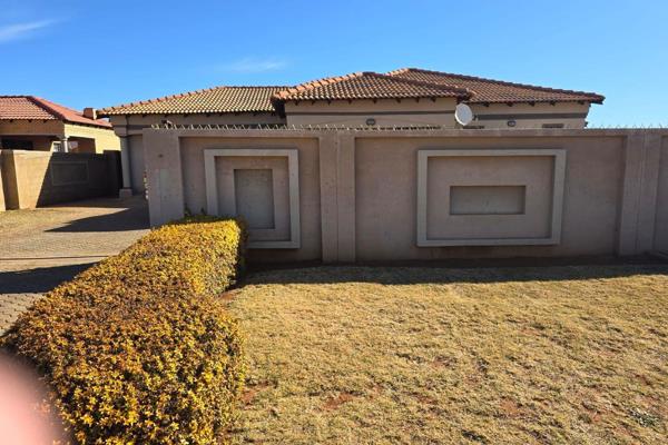 Situated in a Developing Area

This 3 bedroom 2 bathroom Family is ideally situated close to Wonderfontein High School, consisting of ...