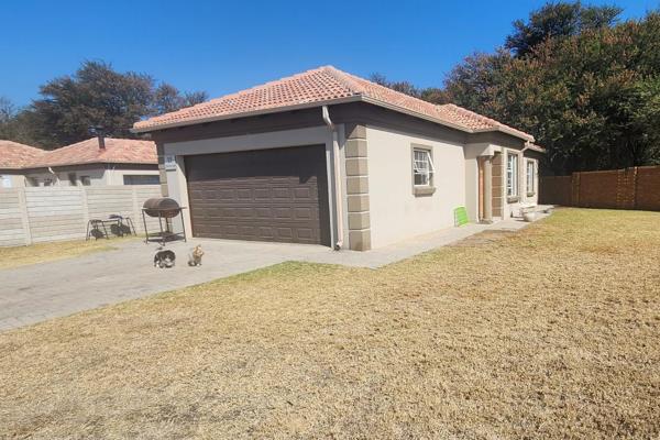 Welcome to this charming 3-bedroom home located in the secure and serene Ngwenya River Estate in Brits. This property is perfect for ...