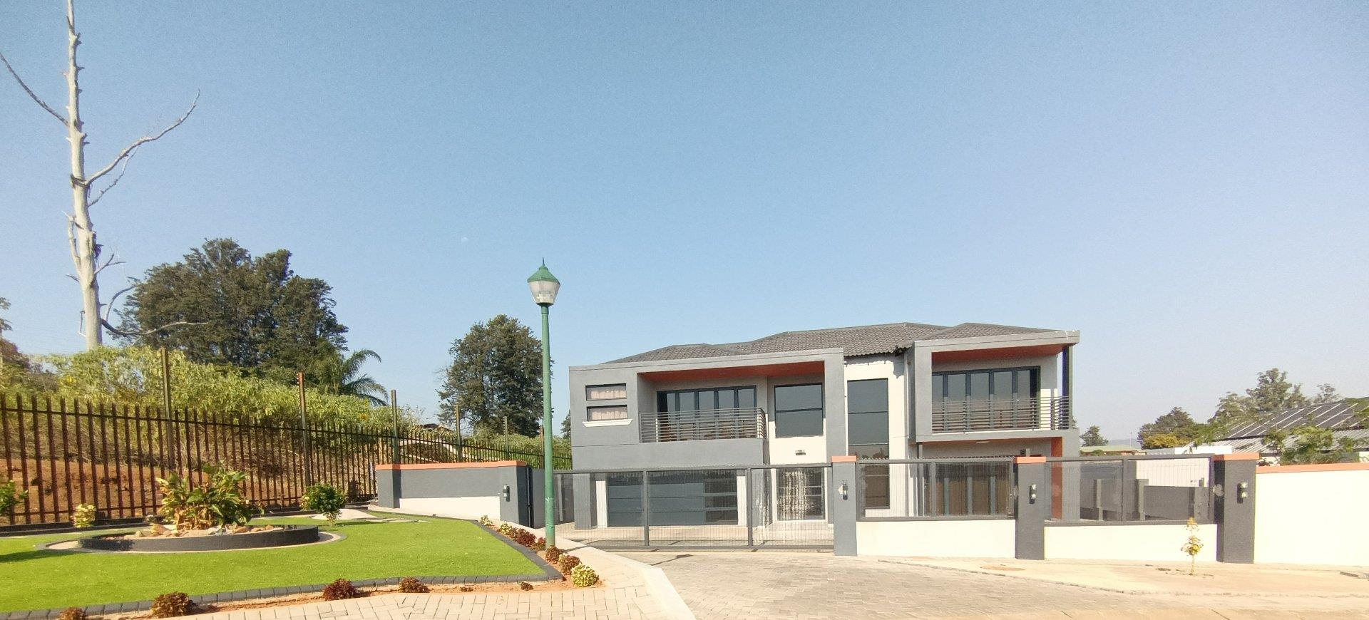 5 Bedroom House for sale in Riverside Estate - P24-114686765