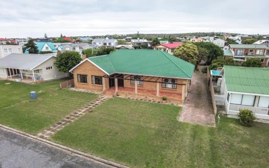 3 Bedroom House for sale in Stilbaai Wes