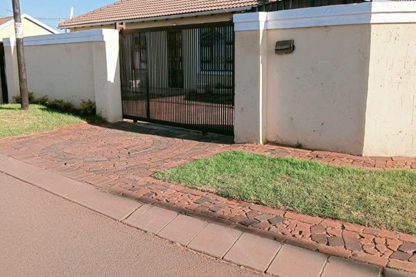 Beautifully 3 Bedroom, 2 bathroom home for sale in PROTEA GLEN EXT 31

Welcome to your ...