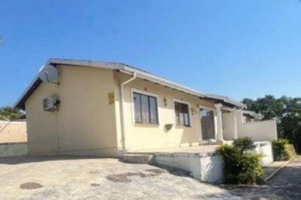 “Escape to a tranquil retreat in the heart of Umhlatuzana, Chatsworth, where this charming
three-bedroom townhouse is situated in a ...