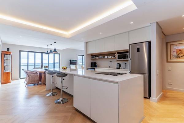 Situated in the trendy and luxurious Harbour Bay Apartments, this stunning apartment offers ocean views, access to the shopping centre ...