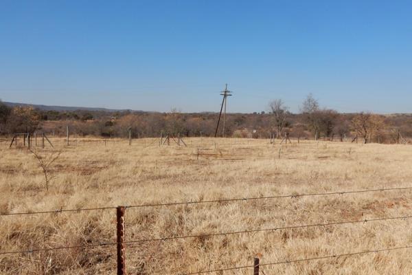 1 Ha vacant land with an equipped borehole 
Few camps with a building for a kraal.
Border to the premier stream