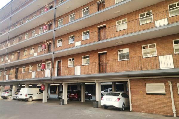 1.5 bedroom for sale in Trevenna Sunnyside area

A spacious apartment in well located area. A must buy property with a huge bedroom i ...