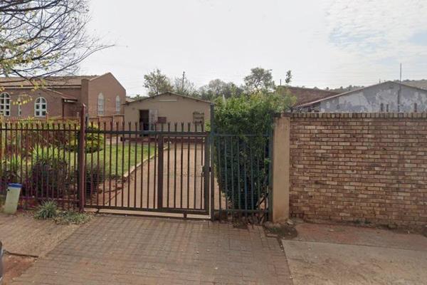 Charming and Cozy Starter Home

Nestled in the heart of Laudium, Centurion, this quaint and inviting residence is ideally located near ...