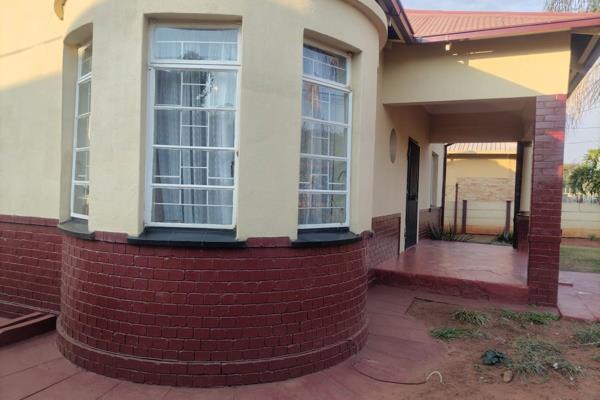 Welcome to this stunning 3 bedroom, 2 bathroom house, located in the area of Capital Park in Pretoria, in the heart of Gauteng. This ...