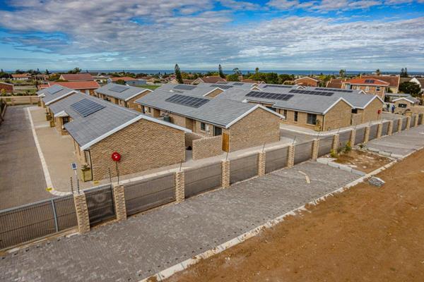 This newly built face brick complex in Jeffreys Bay is fit for first time buyers, retirees or someone wishing to downsize. This lock up ...