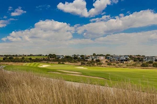 A Large Fairway of over 1200m2 to build your fantastic dream house overlooking the fairway in Copperleaf Golf ...