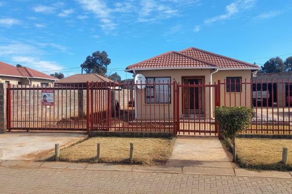 Come and view this lovely move in ready house in Birds Eye view, Aliwal North. This delightful, modern 3 bedroom house offers ...