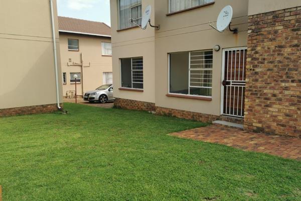 Beautiful cozy ground floor townhouse with open plan kitchen and lounge. Spacious Kitchen with built in cupboards. The bedrooms are is ...