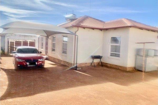 This home boasts 3 bedrooms(b.i.c).
We have a modern bathroom and toilet, tiled from ...