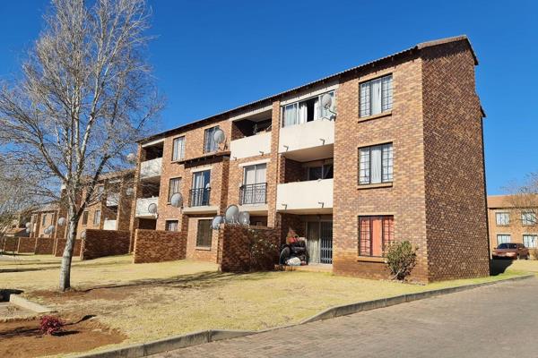 Explore the perfect blend of comfort and convenience with this bachelor apartment rental located in Willowcrest Complex, Midrand. Ideal ...