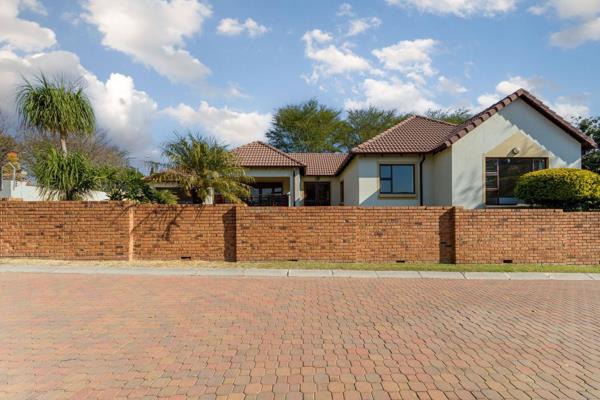 “gorgeous exquisite secure and immaculate five bedroom single storey home in emerald ...