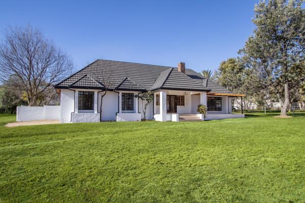 This newly renovated home offers modern finishes throughout, sliding barn doors, feature light fittings, modern bathrooms and ...