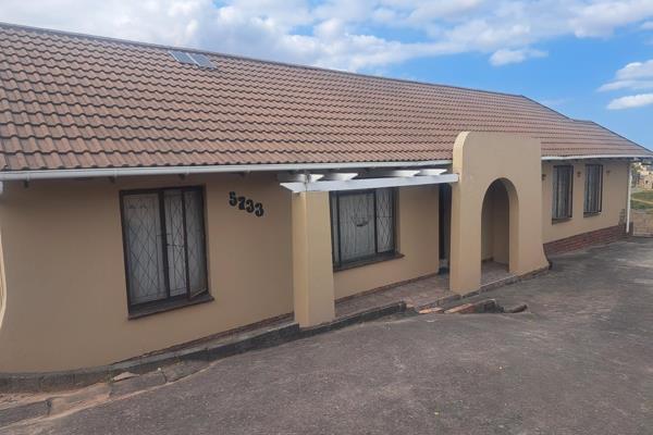 PERFECT 4 BEDROOM FAMILY HOME IN A SECURED AREA

This lovely 4 bedroom house is situated in a nice quiet area of Pinetown and has ...