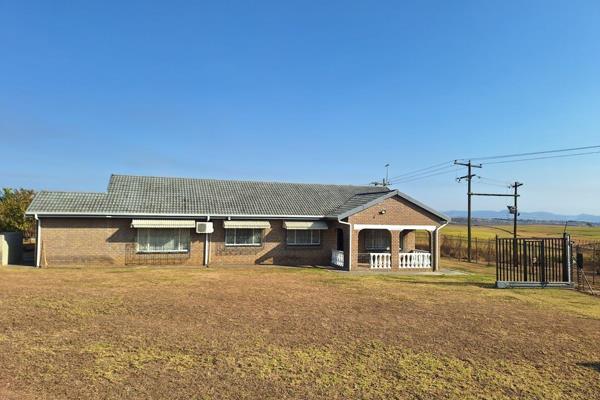 This sugarcane farm is three minutes away from Umlaas Road, ten minutes from the N3, and twelve minutes from town, where great schools ...