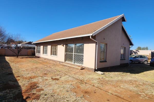 This Home offers 

3 carpeted Bedrooms with BIC
Lounge
Dining room
Spacious ...