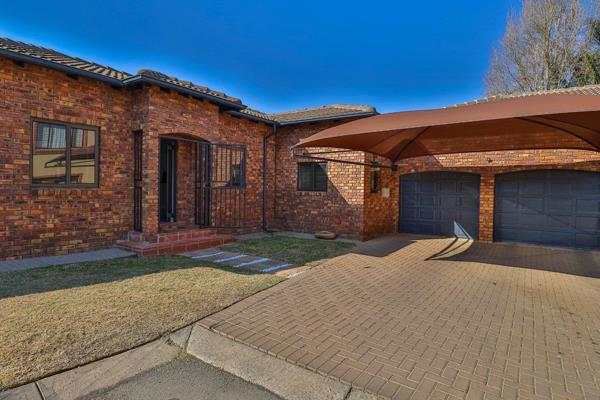 EXCLUSIVE SOLE MANDATE
Newly renovated
This face brick home offers :-
Four spacious tiled bedrooms with built in cupboards
The main ...