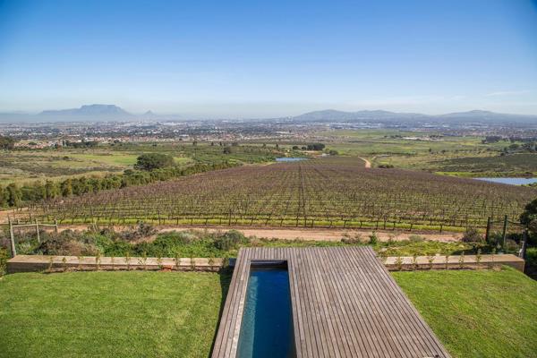 The beautiful “Die Eike” Farm in is located in the Stellenbosch wine farm region, measuring approximately 106 hectares, and in close ...