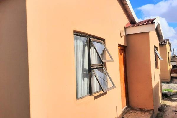 Sizwe Mlungwana Properties presents this beautiful and neat property 
in Khayelitsha .
It is consists of 2bedrooms, open plan ...