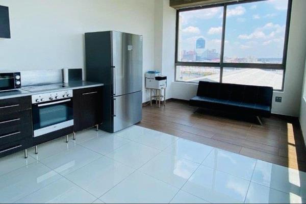 Luxurious New York Style Penthouse with Spectacular Views in Braamfontein

For the discerning corporate couple or young family ...